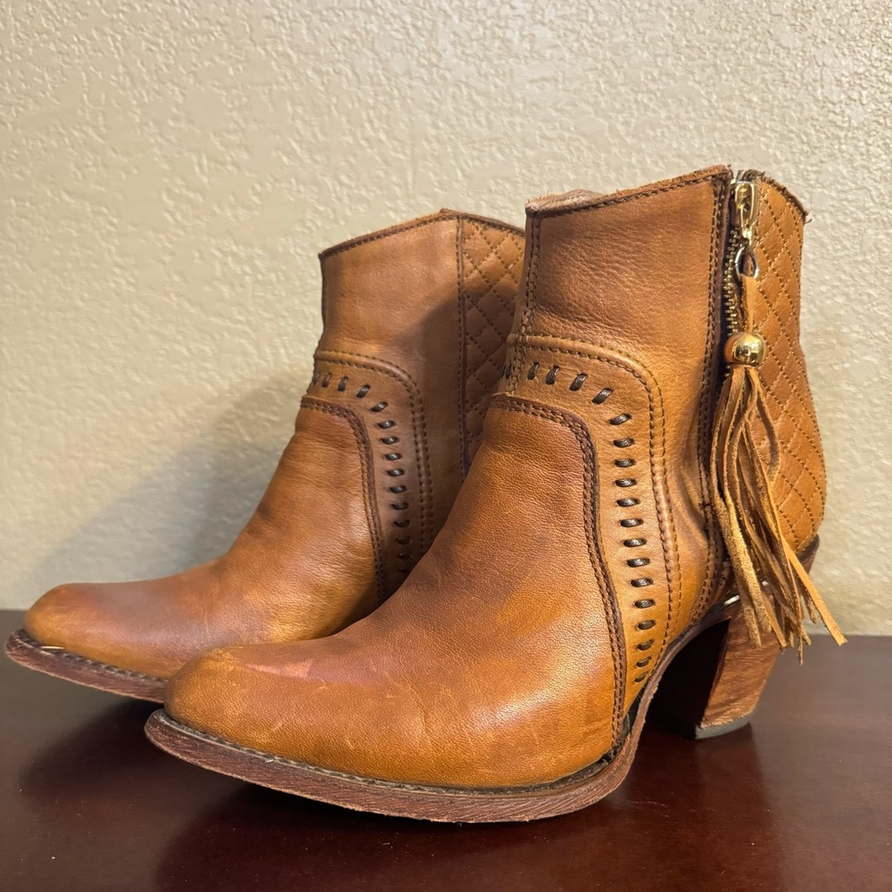 Cuadra leather bootie size 6.5